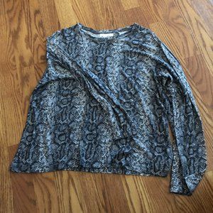 Private Edition by Chico's Gray & White Snakeskin T-Shirt    Size 3